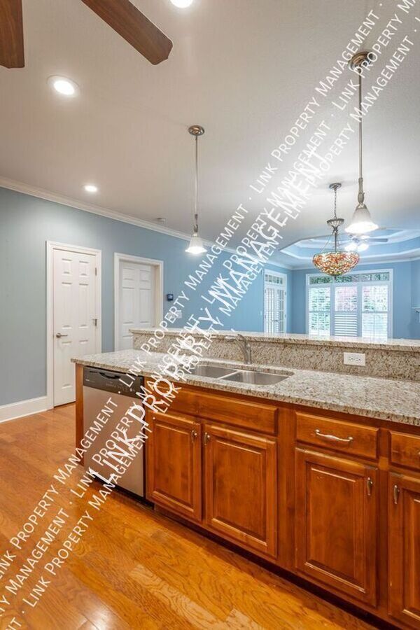 Building Photo - 7655 Lenox Trace Dr