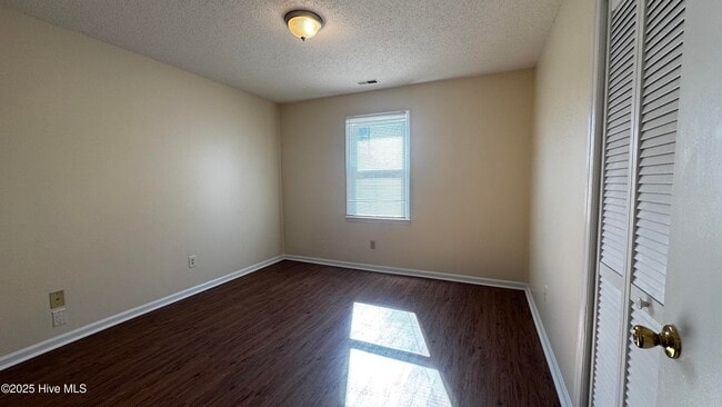 Building Photo - 218 Cedar Crk Dr