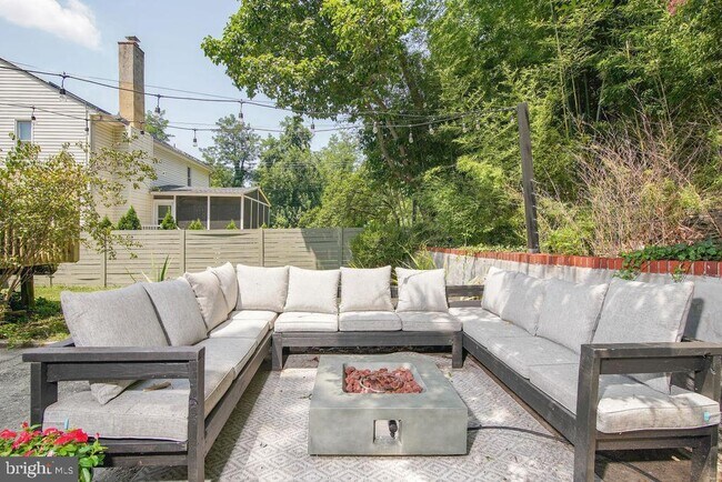 Building Photo - 5602 Hawthorne St