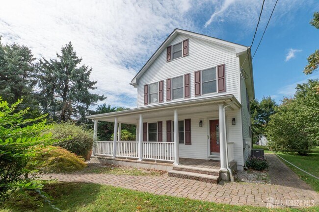 Building Photo - 135 Summerhill Rd