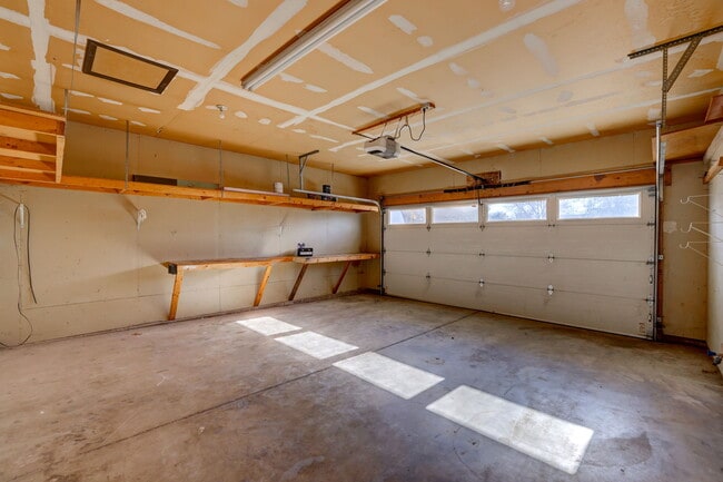 Building Photo - $400 Off Monthly | 4 Bed 2.5 Bath Home w/ Walkout Basement