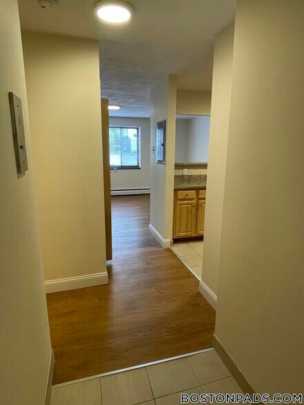 Building Photo - 222 Babcock St