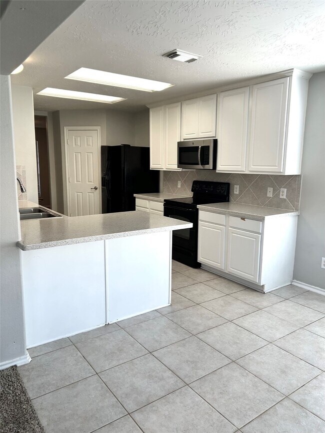 Building Photo - 19923 Malletia Dr