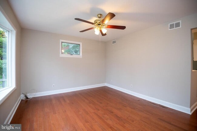 Building Photo - 839 Clifton Ave