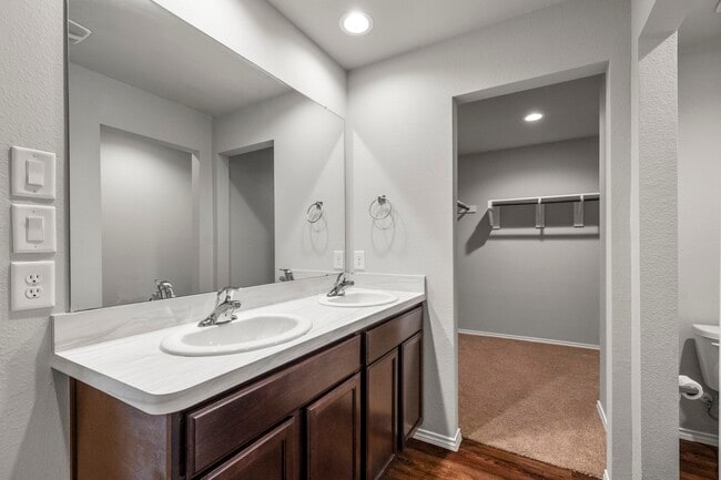 Building Photo - 2354 Otter Falls Dr