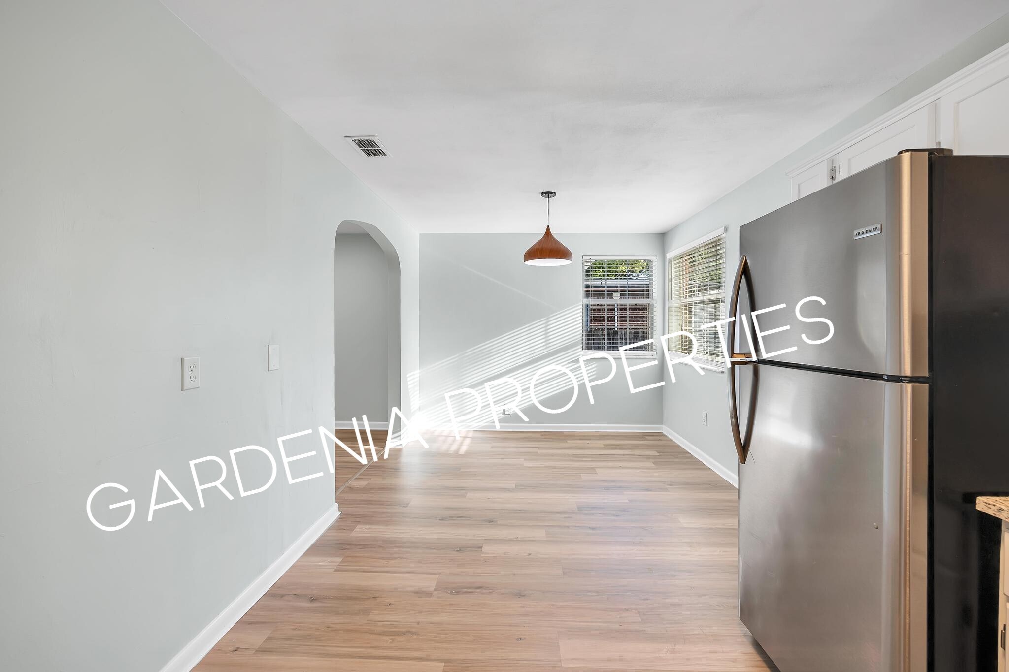 Building Photo - 1353 Placid Pl