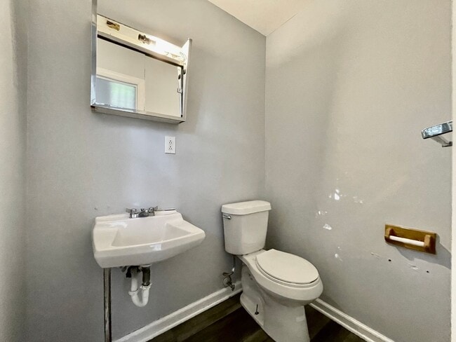 Building Photo - 1340 Blossom St SE