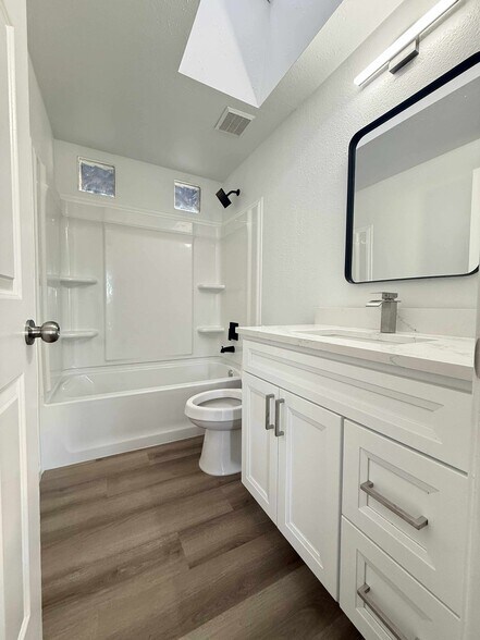 Building Photo - 5036 N Frace Ave