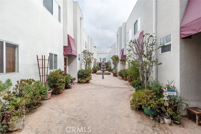 Building Photo - 14631 Dickens St