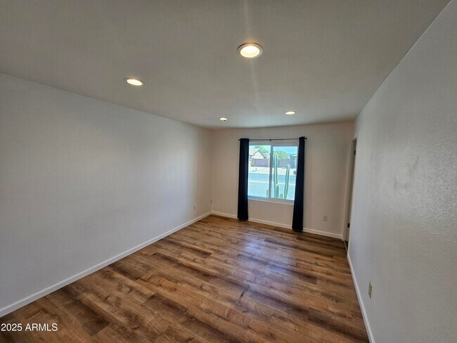 Building Photo - 4910 W Corrine Dr
