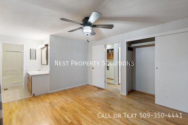 Building Photo - 603 N Crestview Dr