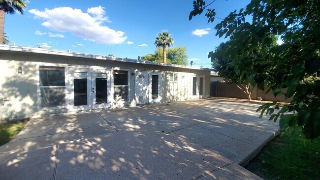 Building Photo - 4128 N 46th Pl