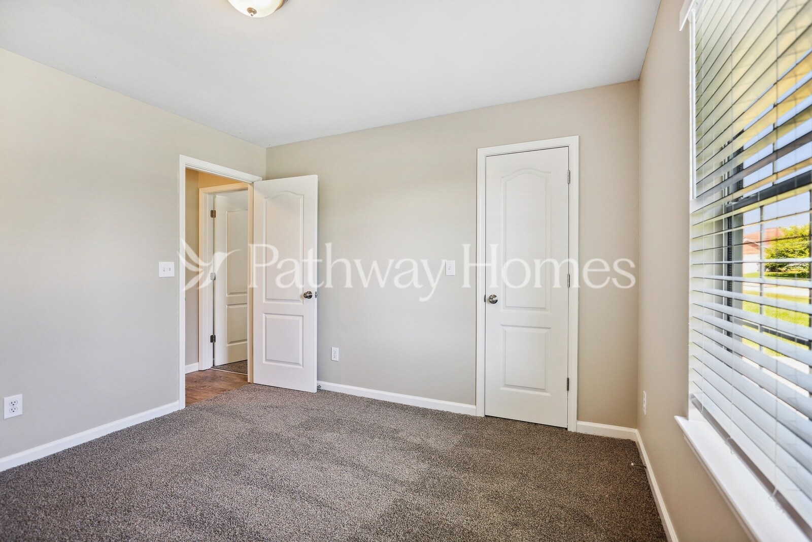 Building Photo - 310 Lakeview Trail