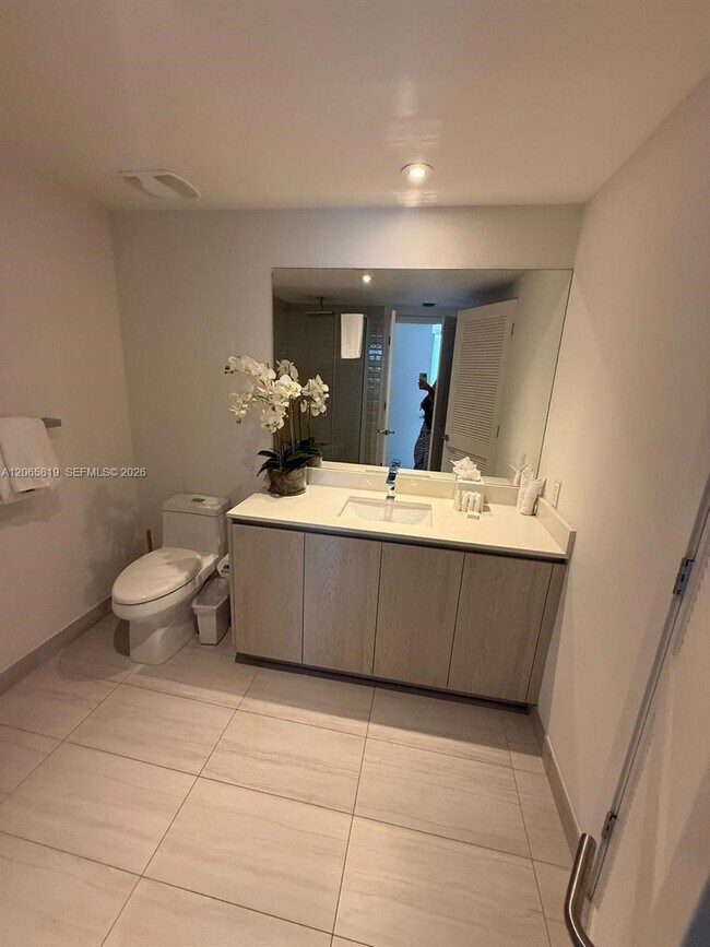 Building Photo - 4010 S Ocean Dr