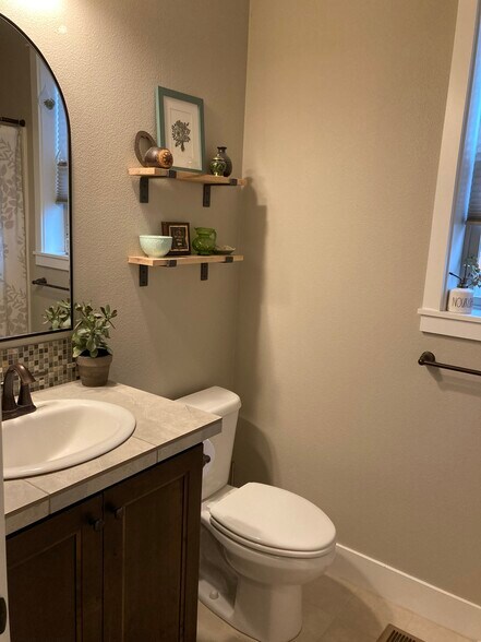 Downstairs bath - 608 E Taylor Dr