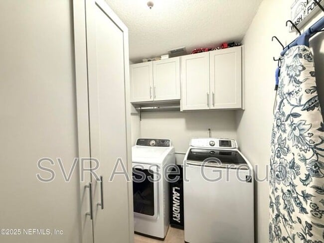 Building Photo - 12950 Deep River Way