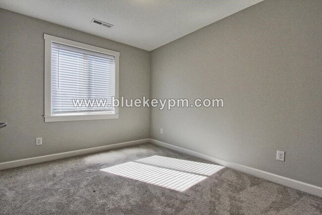 Building Photo - 3 Bed,2.5 Bath Townhome at the Landing At ...