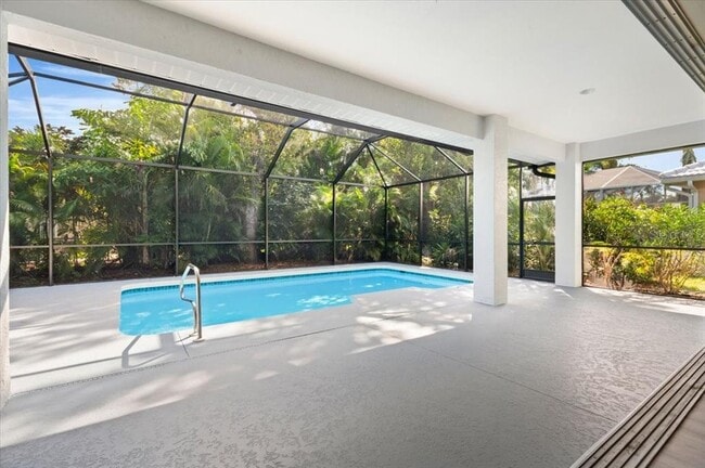 Building Photo - 700 Silk Oak Dr