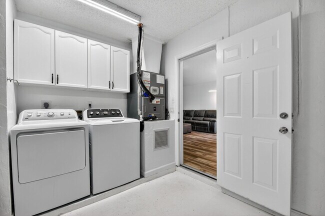 Building Photo - 1891 Oak Berry Cir