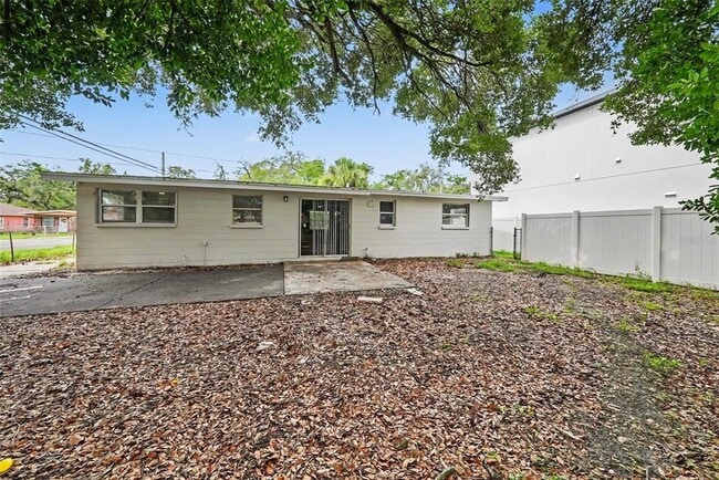 Building Photo - 4022 E Henry Ave