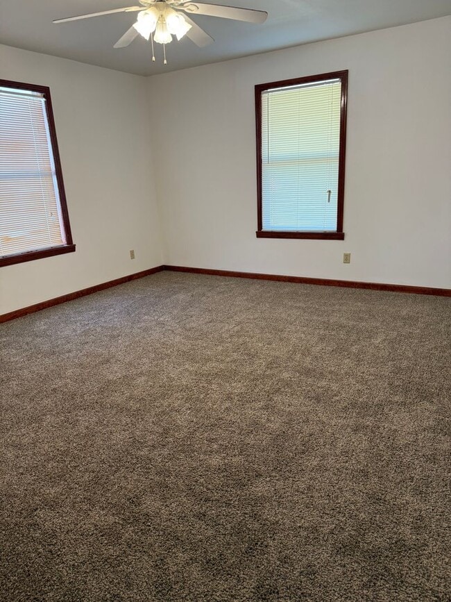 Building Photo - 3 Bedroom 3 Bath on an 1 Acre Landlord does yard