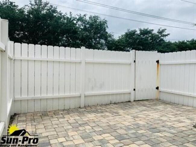 Building Photo - 480 Reed Canal Rd