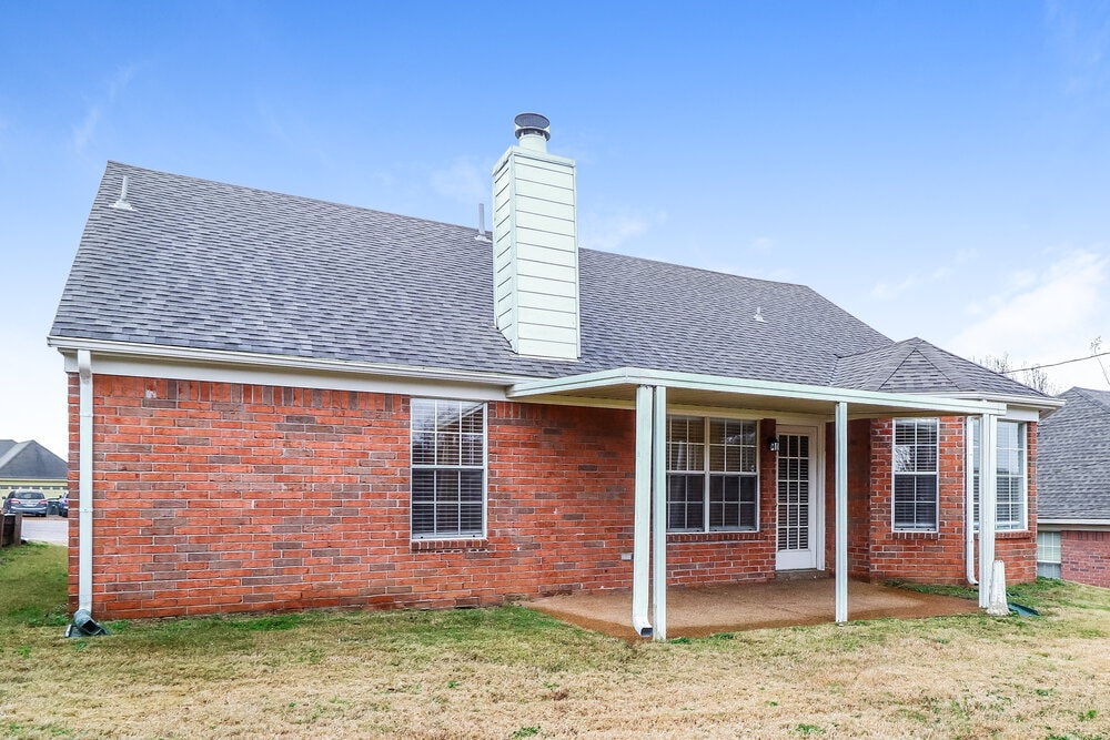 Building Photo - 2204 Stone Stream Dr