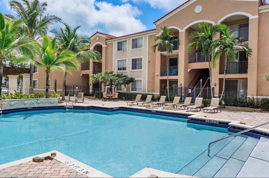 Building Photo - 6851 SW 44th St