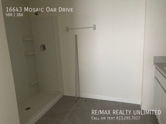 Building Photo - 16643 Mosaic Oar Dr