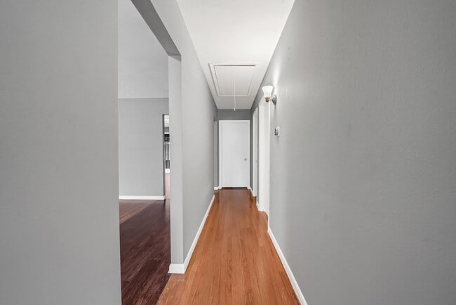 Building Photo - 8710 Bertwood St