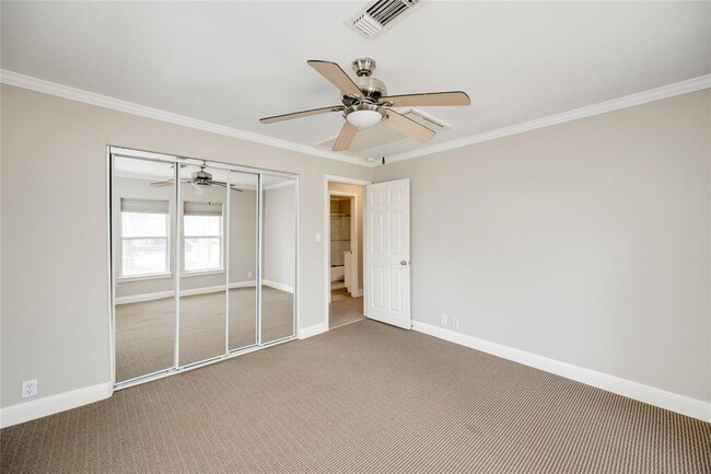 Building Photo - 5602 Roosevelt Ave