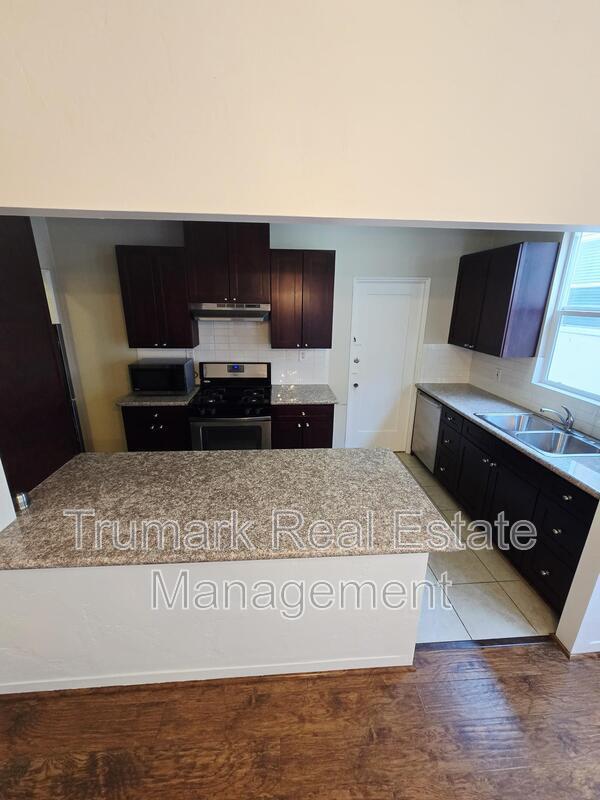 Building Photo - 4315 Avocado St