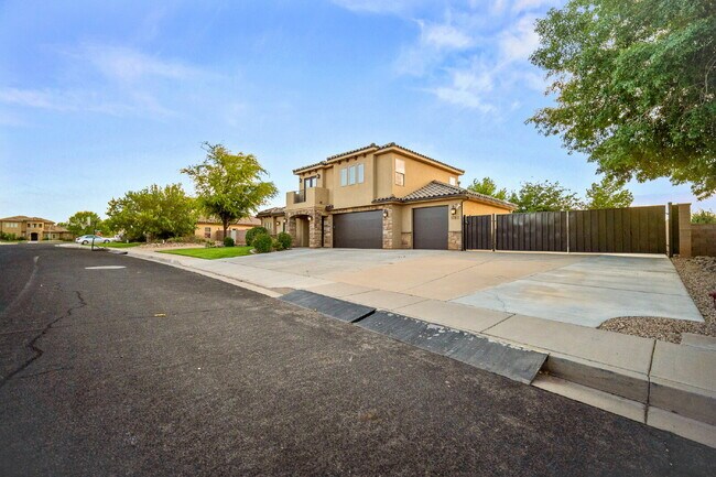 Building Photo - "Spacious 5-Bed Oasis with 3 Baths in Washington, UT – 3,171 Sq Ft of Comfort!"