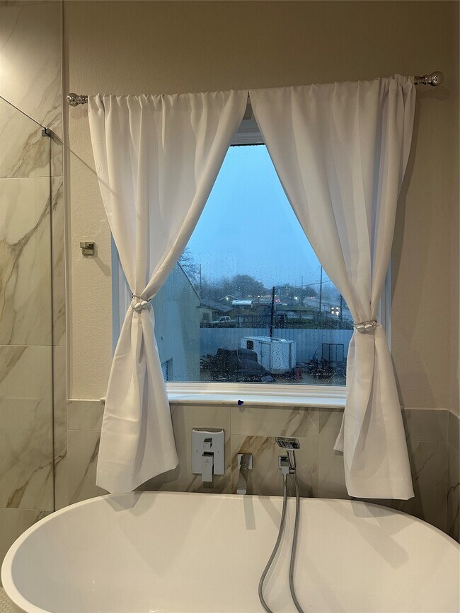 Building Photo - 4513 Reed Rd