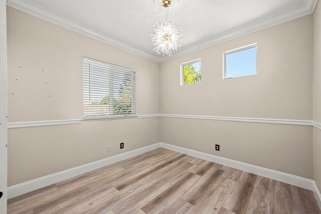 Building Photo - For rent: spacious and updated 5-bedroom, ...