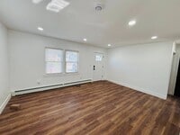 Building Photo - 72 Singworth St