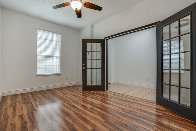 Building Photo - 11905 Fieldcrest Run