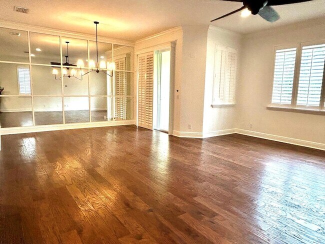 Building Photo - 2024 Foxtail View Ct