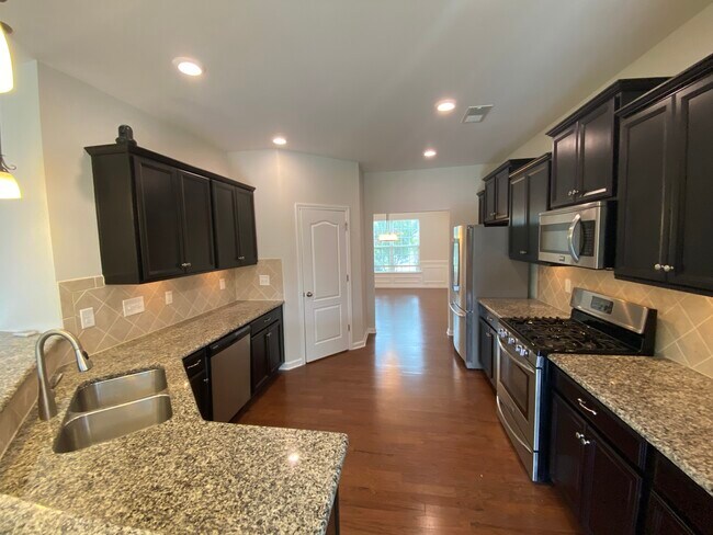 Building Photo - 454 Livingston Dr