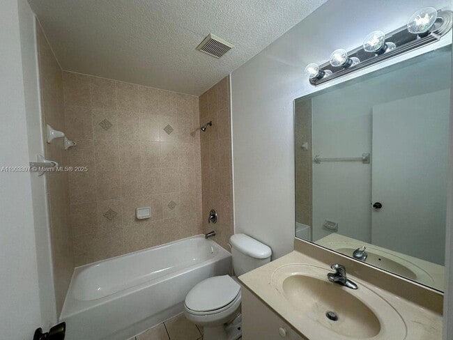 Building Photo - 1712 SE 31st Ct