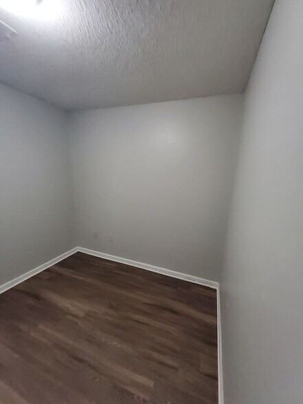 Building Photo - 5046 Gray Dr