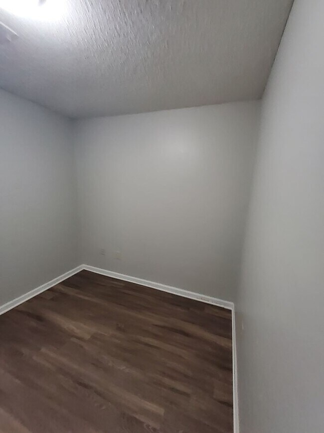 Building Photo - 5046 Gray Dr