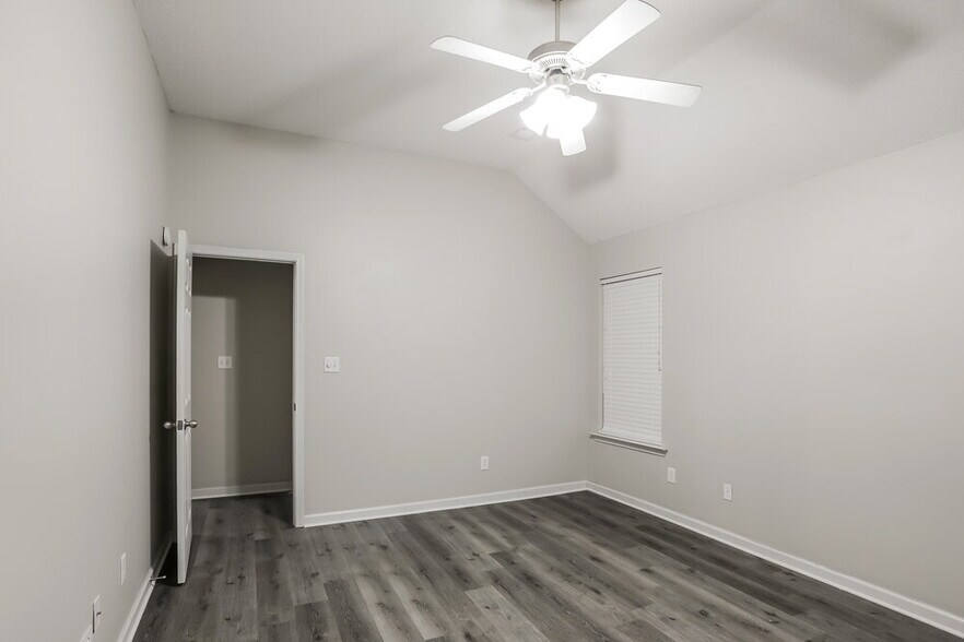Building Photo - 871 Galyon Drive