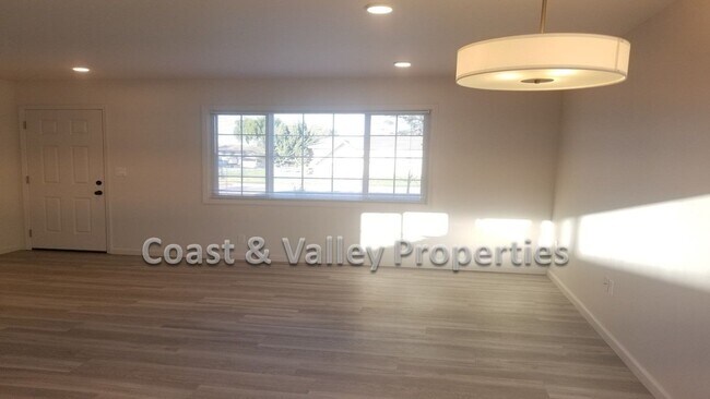 Building Photo - 1708 Pescadero Dr