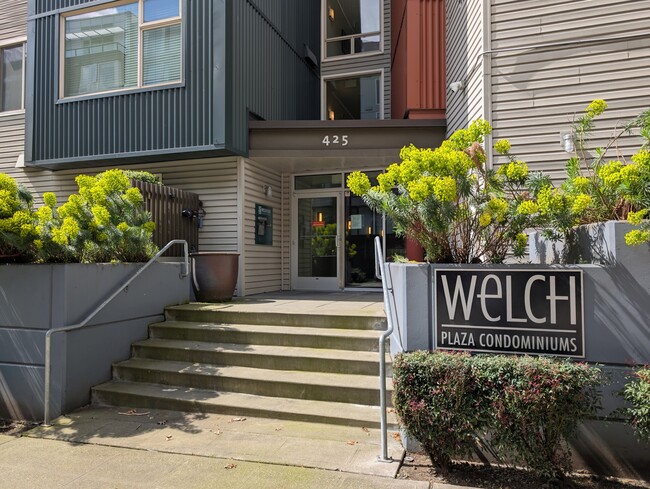 Building Photo - 425 23rd Ave S