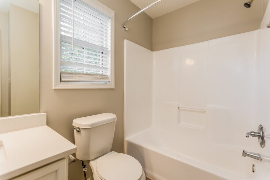 Building Photo - 2740 Owens Dr