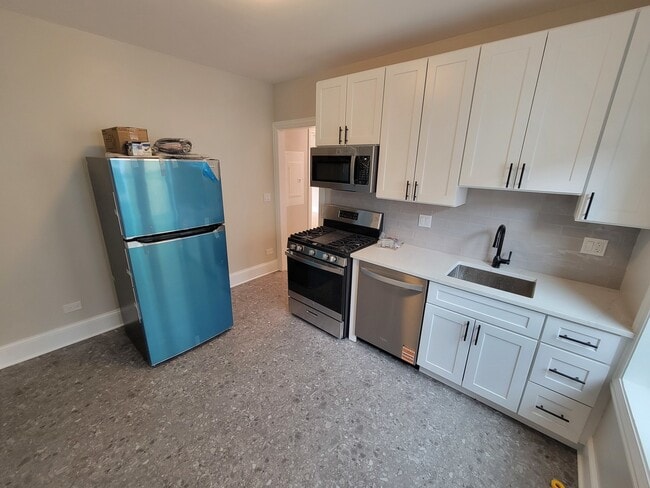 Building Photo - 6418 N Richmond St