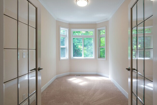 Building Photo - 1919 Fairmount Ave SW