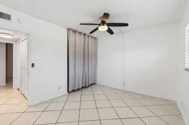 Building Photo - 500 SW 2nd Ave