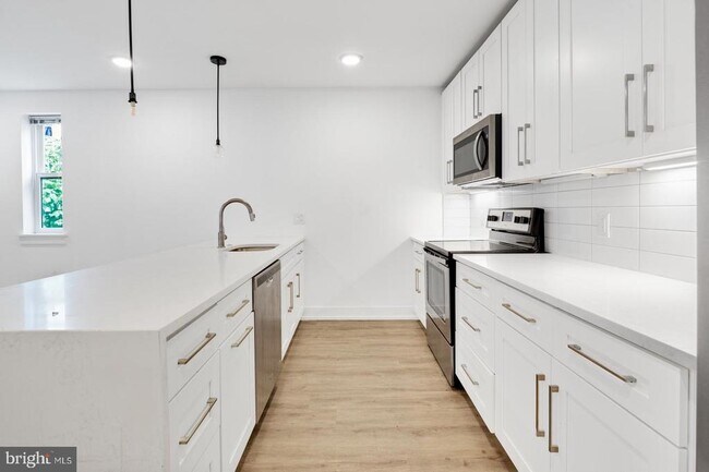 Building Photo - 1335 N Marston St